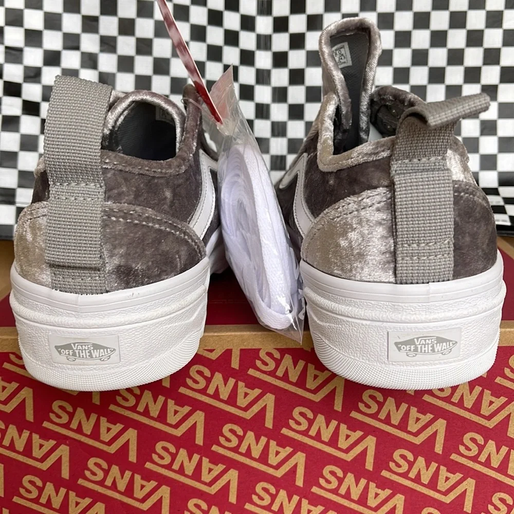 Vans Sentry Old Skool Crushed Velvet Silver/True White WMNS sneakers - Picture 14 of 16